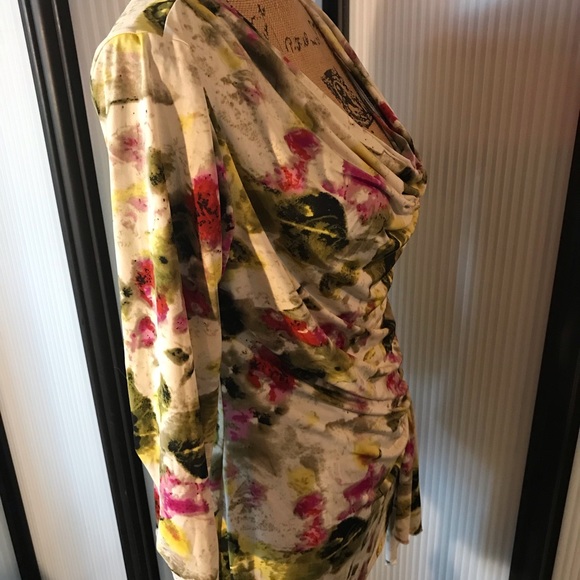 Floral tunic with slouch neck and side sash. - Picture 3 of 8